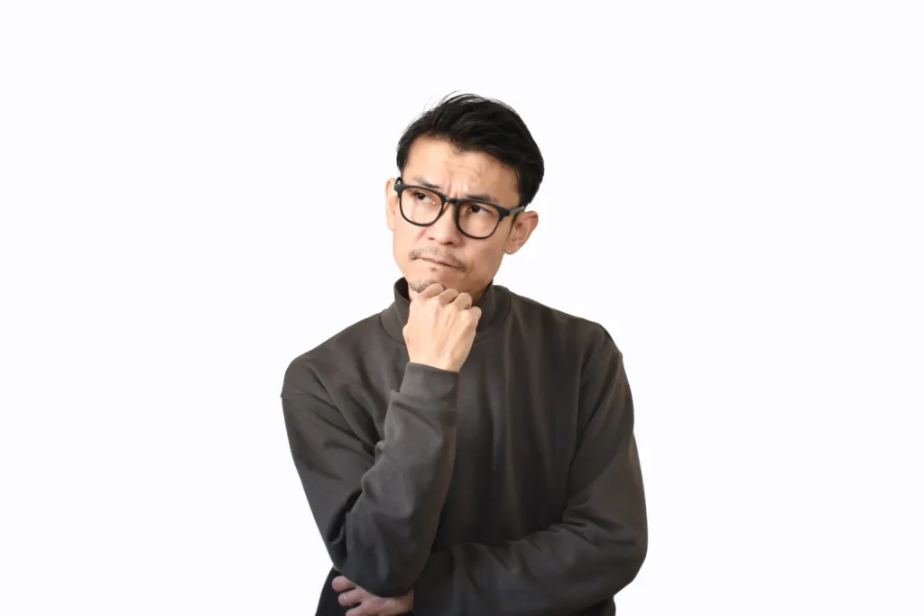 考える男性