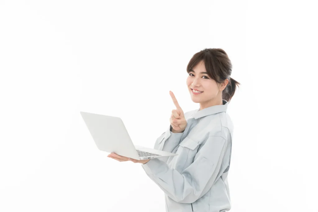 人差し指を立てる女性