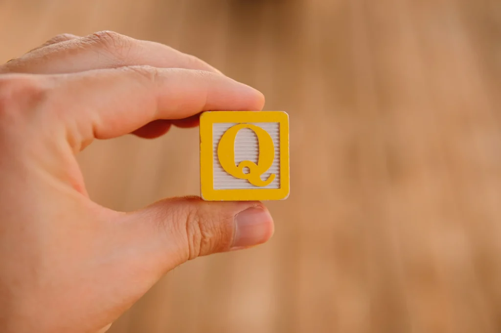 黄色いQのブロック